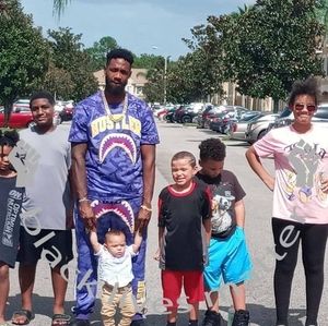 Meet your Posher, Ellis